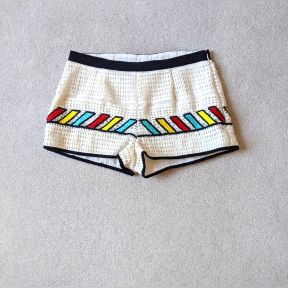 Natasha Gan eyelet embroidered shorts size 6 BNWOT PO